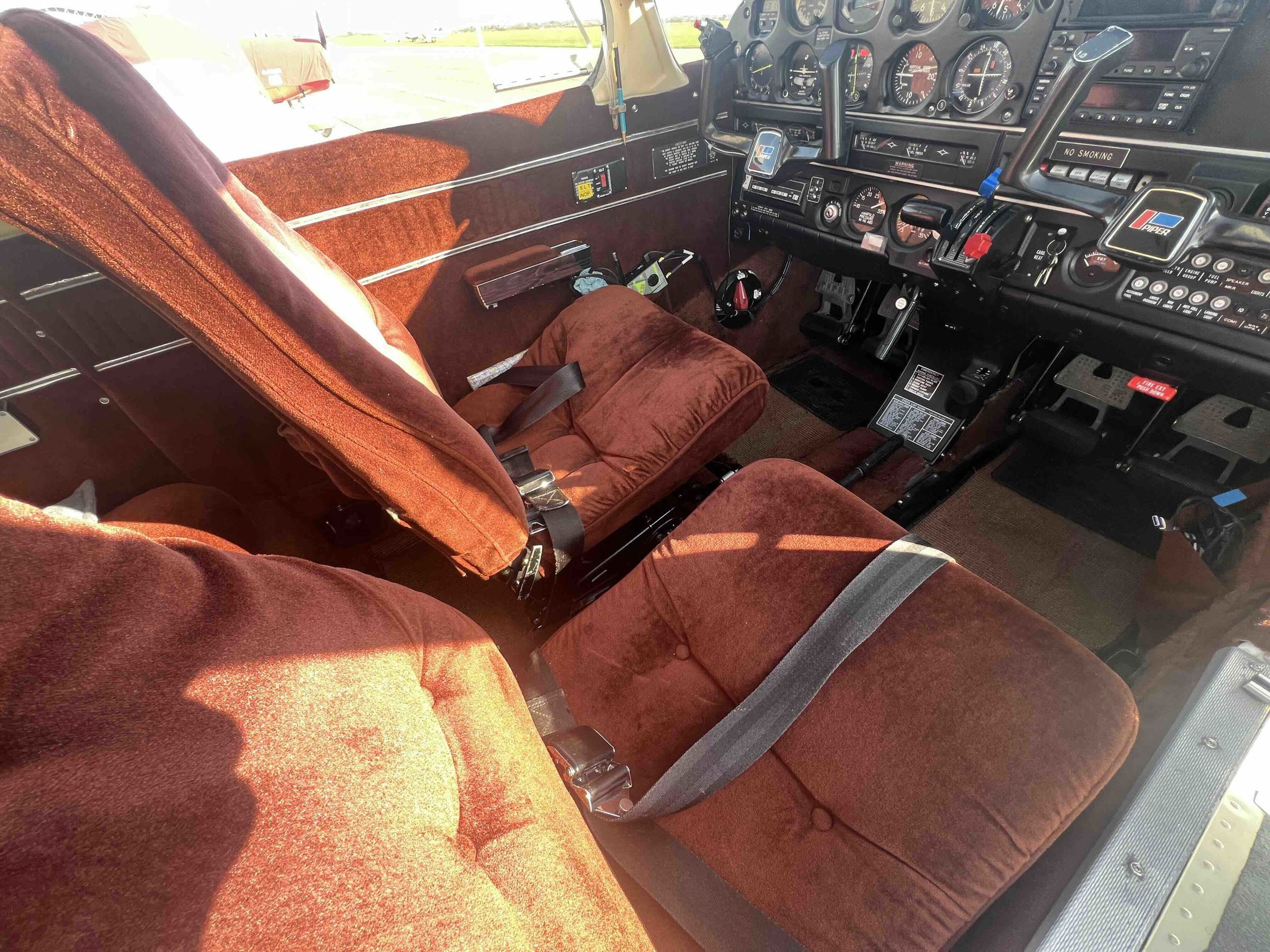 1984 Piper PA-28-236 Dakota - Interior