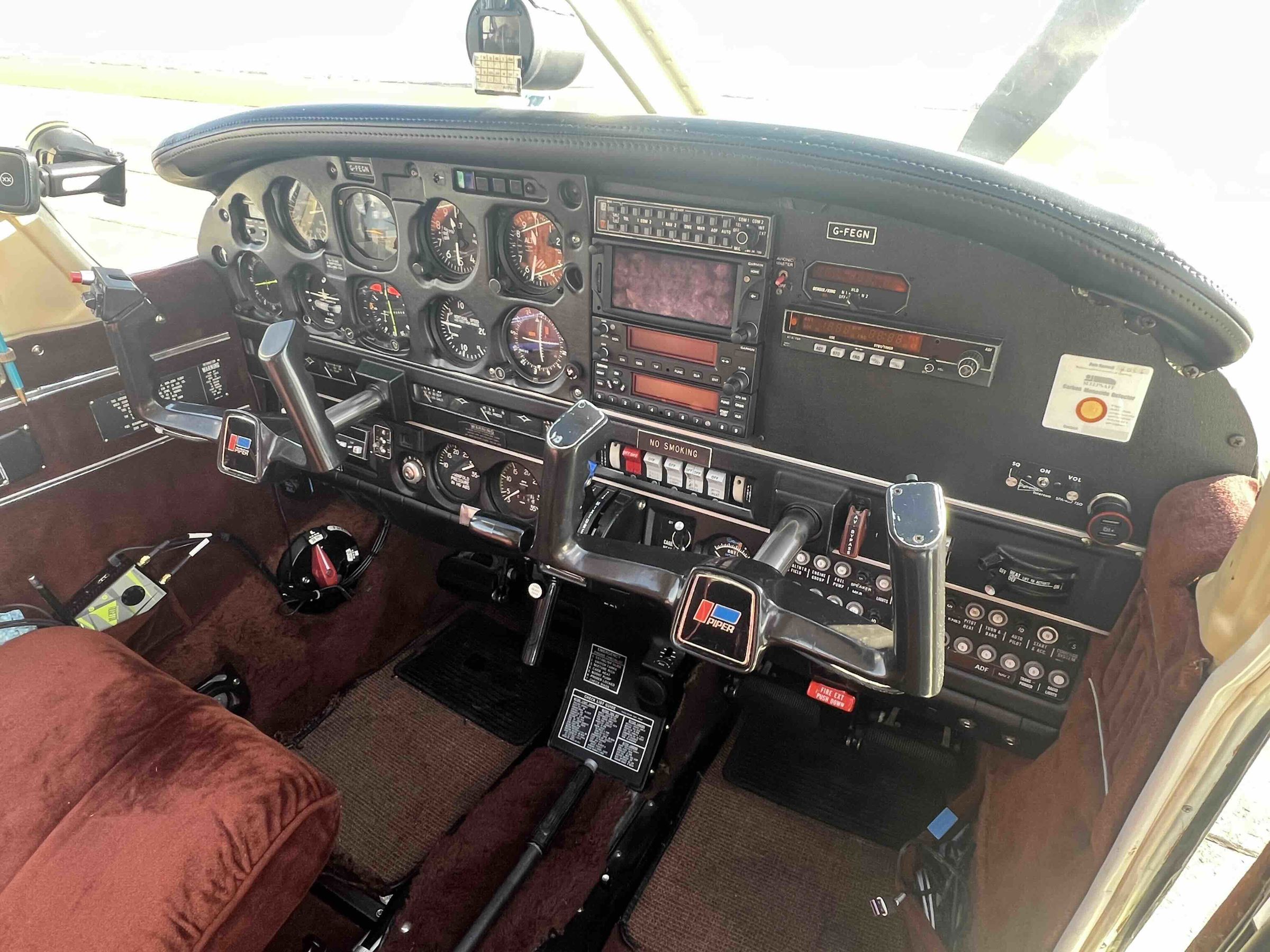 1984 Piper PA-28-236 Dakota - Interior