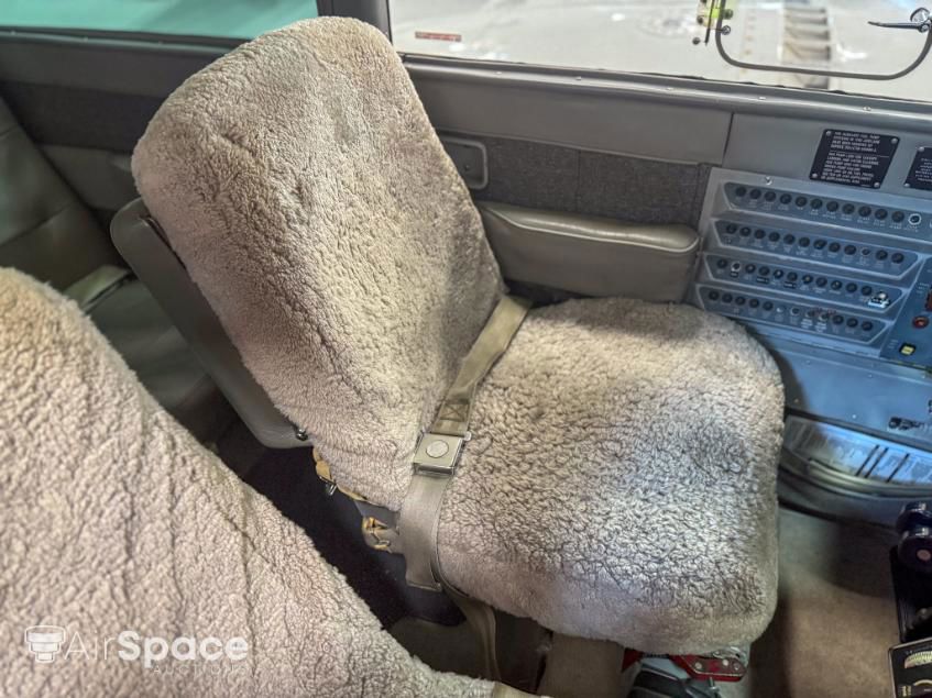 1969 Cessna T310Q - Interior