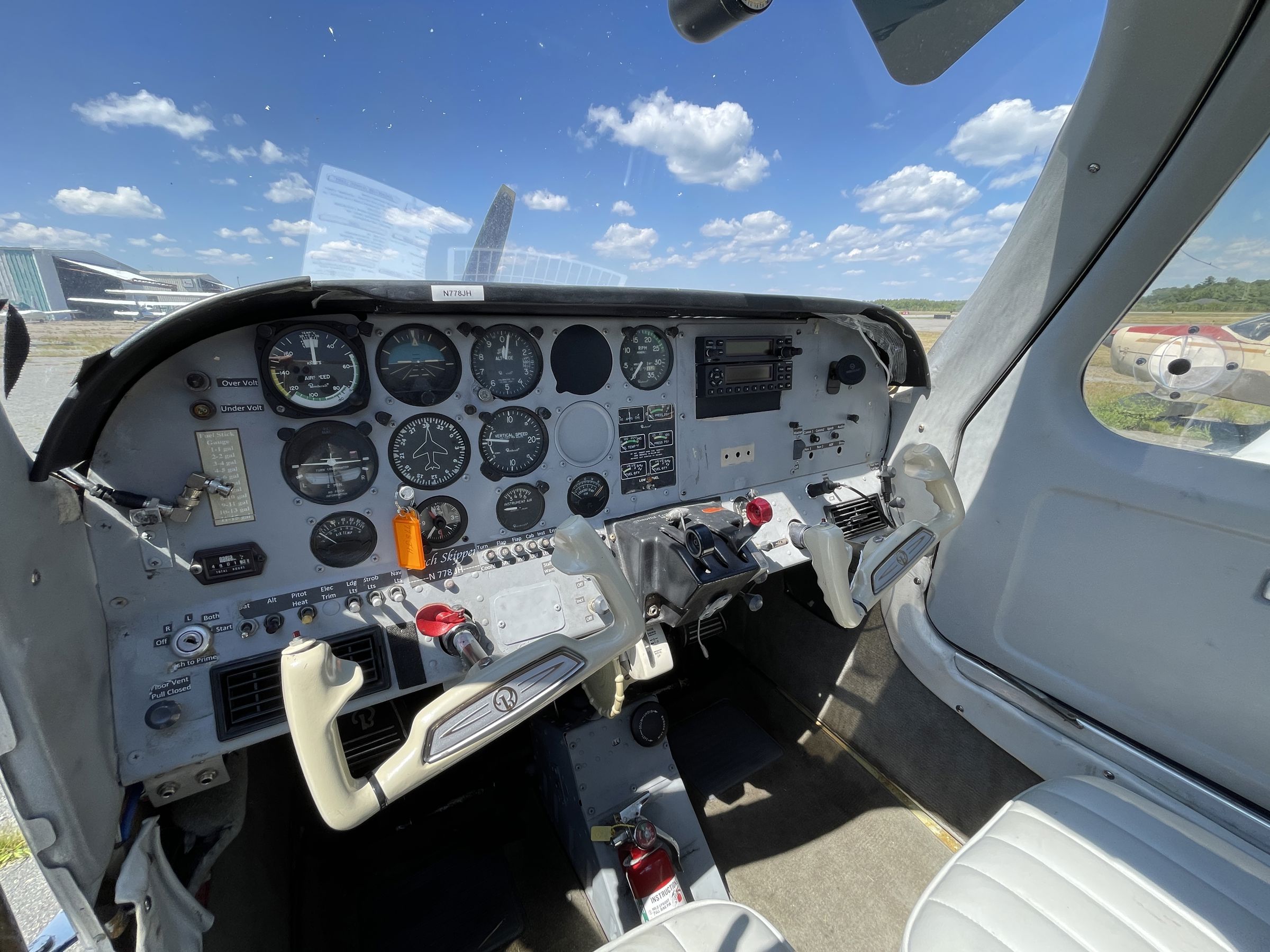 1980 Beechcraft BE-77 Skipper - Interior
