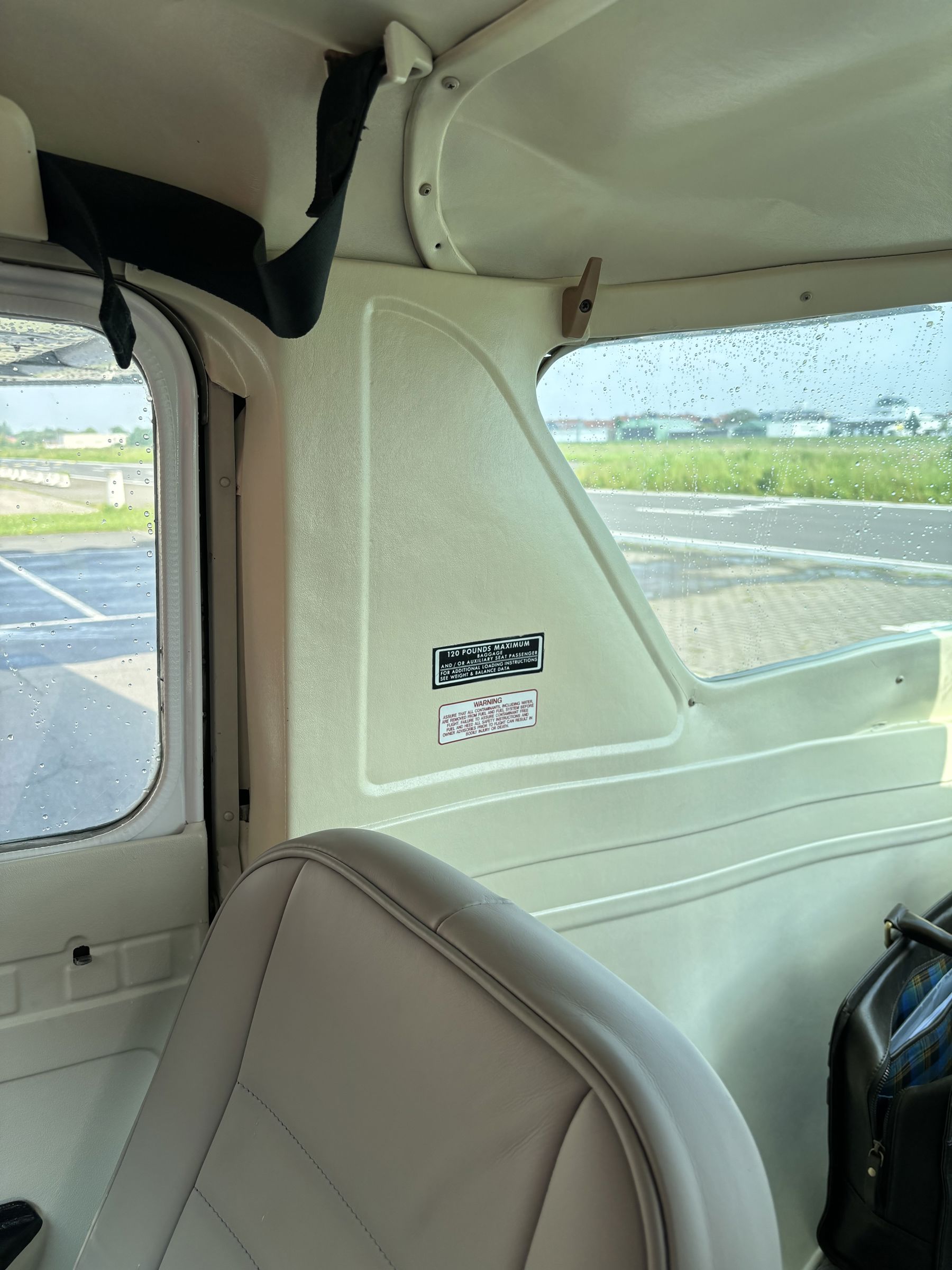 1976 Cessna 150M - Interior