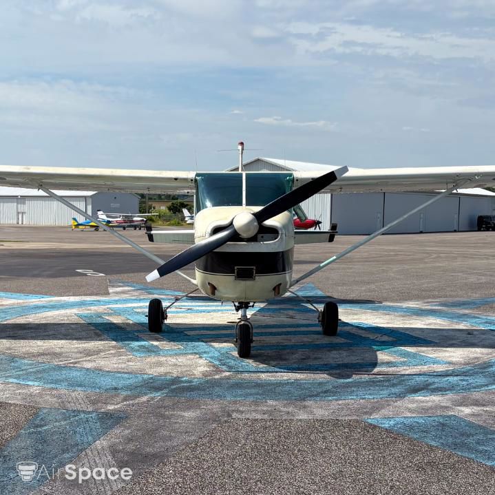 1960 Cessna 175A - Exterior