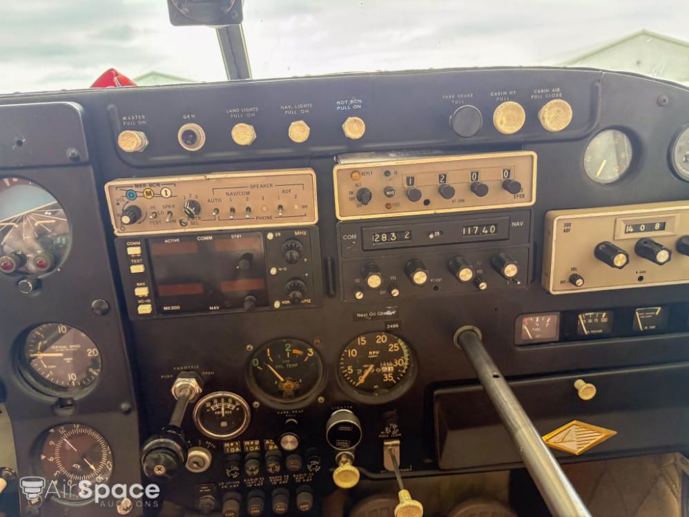 1960 Cessna 175A - Interior