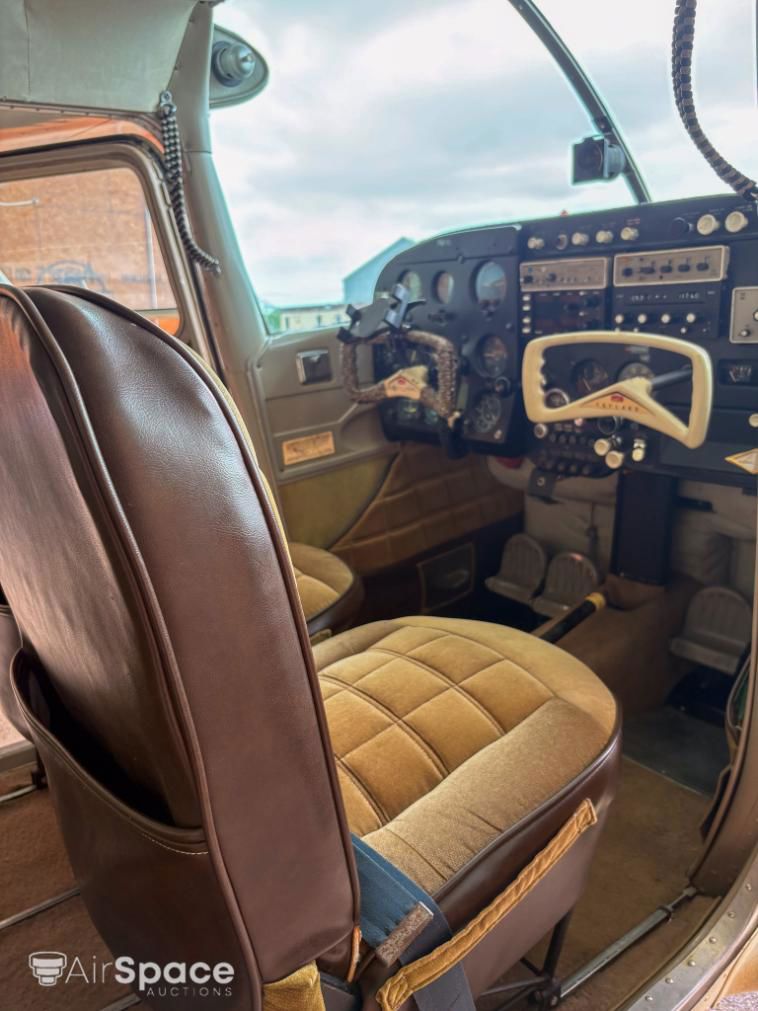 1960 Cessna 175A - Interior