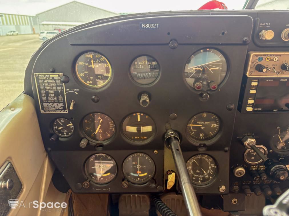 1960 Cessna 175A - Interior